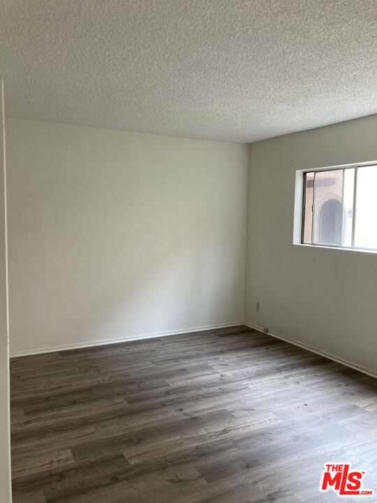 844 6Th Street, Santa Monica CA: https://media.crmls.org/mediaz/0da932cf-8ce7-4278-9865-3c098f65b378.jpg