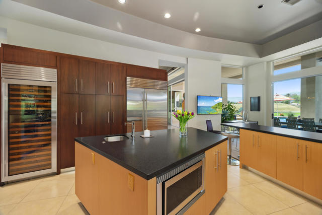 81 Royal Saint Georges Way, Rancho Mirage CA: https://media.crmls.org/mediaz/0da943a7-725c-445e-8086-12f0bda208bc.jpg