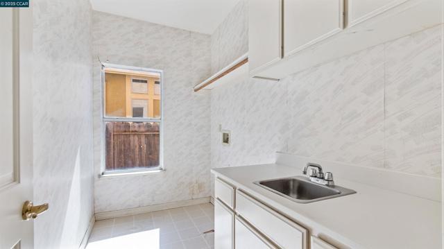 2117 Mark Twain Dr, Antioch CA: https://media.crmls.org/mediaz/0da9b5fe-dcb2-4b2c-9db0-d2c05c53f493.jpg