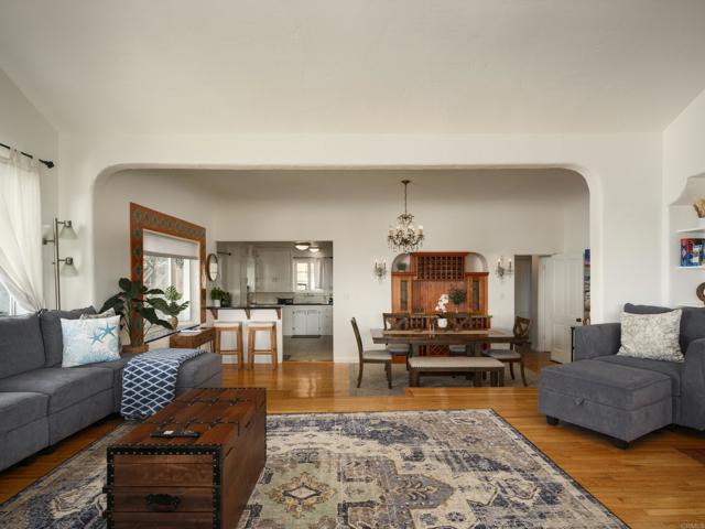 Detail Gallery Image 6 of 50 For 1303 15 Cave St, La Jolla,  CA 92037 - 8 Beds | 5 Baths