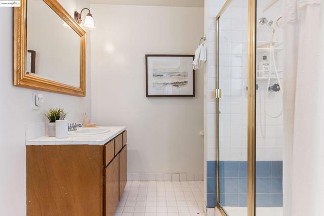 769 Santa Ray Ave, Oakland CA: https://media.crmls.org/mediaz/0dab4d9e-5f22-48a8-a6ed-1574d212aada.jpg