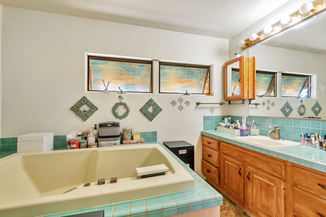 71 Taylor Pl, Bethel Island CA: https://media.crmls.org/mediaz/0dab999f-049f-4a9c-8451-e64aee7dd9c5.jpg