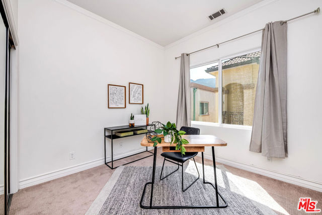 4125 W Hood Avenue, Burbank CA: https://media.crmls.org/mediaz/0daba5cd-f6b5-44bd-8fb6-d09f7493cbc9.jpg