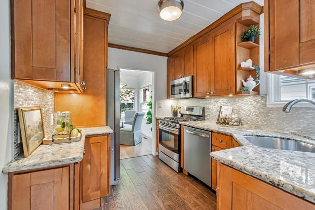 25 Overlake Court, Oakland CA: https://media.crmls.org/mediaz/0daba91a-ad8a-438d-bafc-864180d9702e.jpg