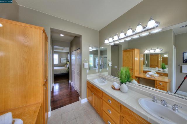 2927 Carlingford Ln, Vallejo CA: https://media.crmls.org/mediaz/0dabcc52-9d2d-4436-91f9-420be069aaaa.jpg
