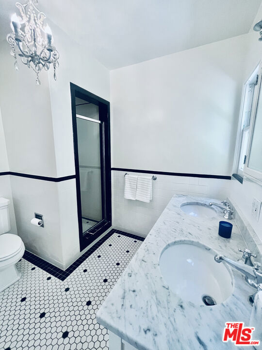https://media.crmls.org/mediaz/0dabf2f6-a4b6-4e7b-bc8a-b09a758a7be8.jpg?preset=X-Large