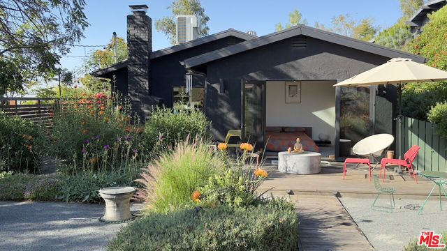 1407 Randall Court, Los Angeles CA: https://media.crmls.org/mediaz/0dac064c-2089-470f-9575-15374593e0e8.jpg