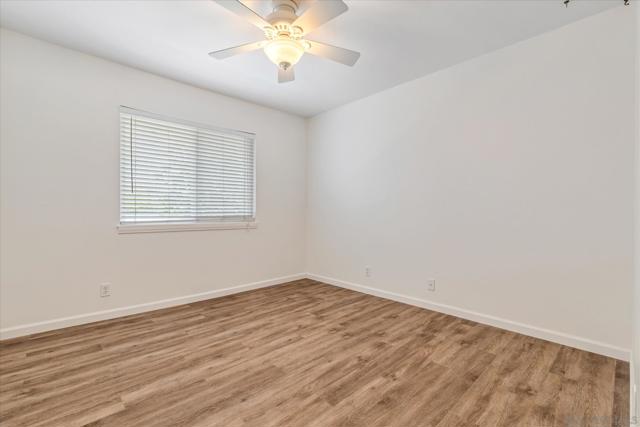 26258 Via Roble Ln,  CA: https://media.crmls.org/mediaz/0dacb20a-aa49-4d3f-a619-0136dad0c4bc.jpg