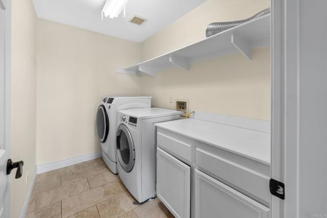 858 Via Barquero, San Marcos CA: https://media.crmls.org/mediaz/0dacc9cd-a397-4217-aafc-b47c5c84d2e6.jpg