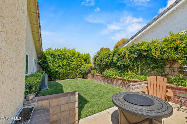 4570 N Vistapark Drive, Moorpark CA: https://media.crmls.org/mediaz/0dad5e48-e22d-4400-a1b4-d16917dce6bd.jpg