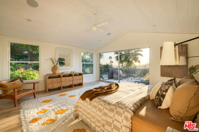 Image 21 of 57 For 2206 Micheltorena Street