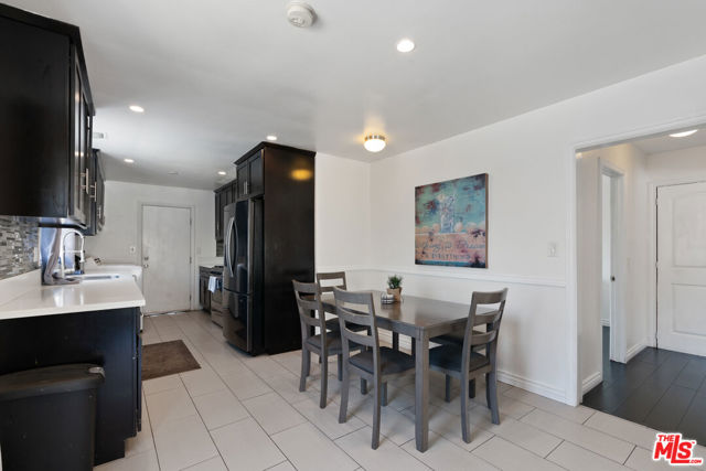 328 E Plymouth Street, Inglewood CA: https://media.crmls.org/mediaz/0dadcbb4-1d24-4abb-8aa6-ead8dff43416.jpg