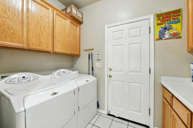 4111 Windsong Street, Sacramento CA: https://media.crmls.org/mediaz/0dadd87e-c1de-4fee-8eac-97ff08d5aecc.jpg