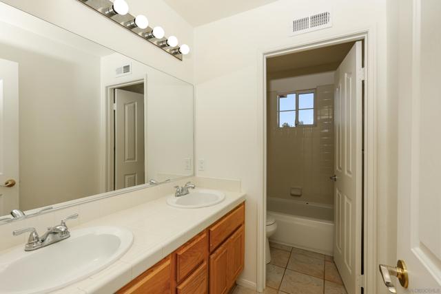 641 Serrano Ln, Chula Vista CA: https://media.crmls.org/mediaz/0daddc31-174f-4160-ab57-925d0bbb5815.jpg