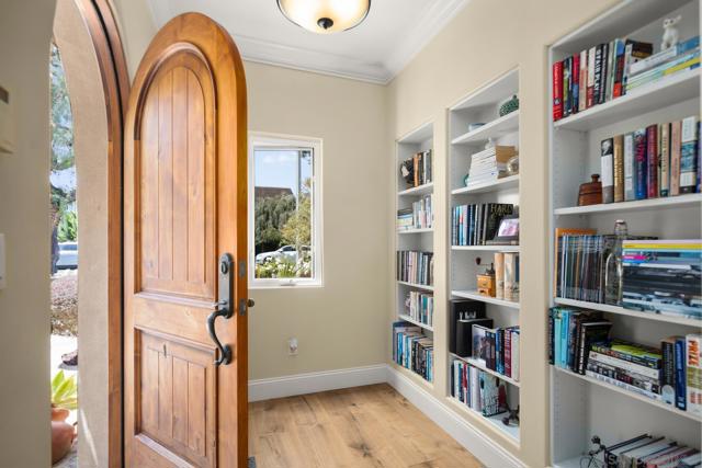 867 E Avenue, Coronado CA: https://media.crmls.org/mediaz/0dae60ff-b6a9-48f8-87c9-0bb6282a750c.jpg