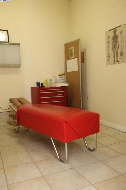 5020 Mission Street, San Francisco CA: https://media.crmls.org/mediaz/0daeac4e-d982-4ff6-8d0f-38c09ceb7313.jpg