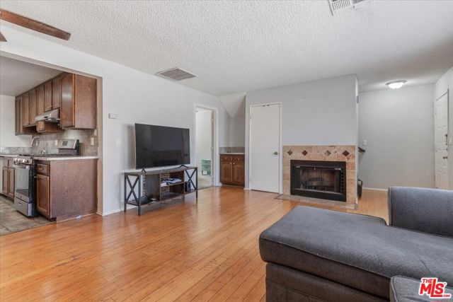 2104 El Domingo Circle, Lancaster CA: https://media.crmls.org/mediaz/0daed20f-2b75-48d4-8028-32cd2318090f.jpg