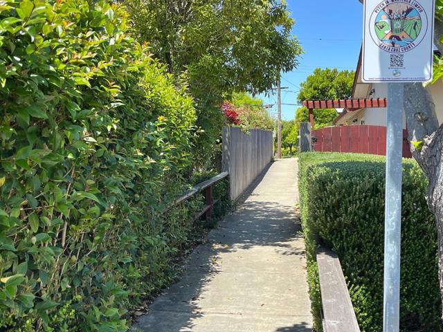 917 Sir Francis Avenue, Capitola CA: https://media.crmls.org/mediaz/0daf29f9-3ac9-4f5d-9037-f96367e845a1.jpg