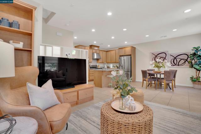 1734 Catalina Ct, Livermore CA: https://media.crmls.org/mediaz/0dafce23-539b-44ae-97ef-985c4fb5c37f.jpg
