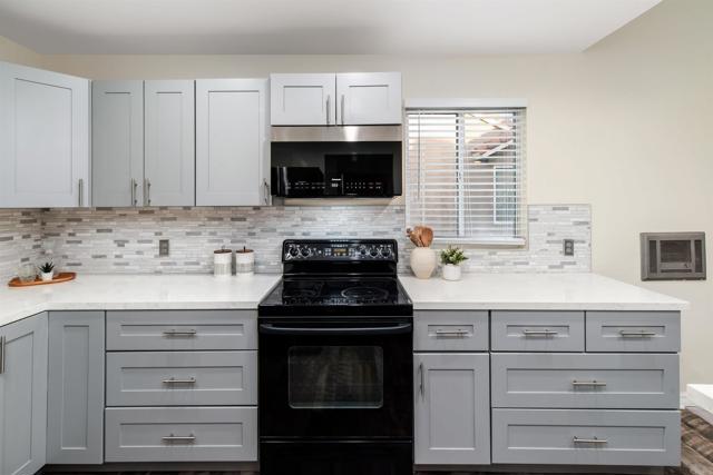 Detail Gallery Image 3 of 39 For 930 via Mil Cumbres #170,  Solana Beach,  CA 92075 - 1 Beds | 1 Baths