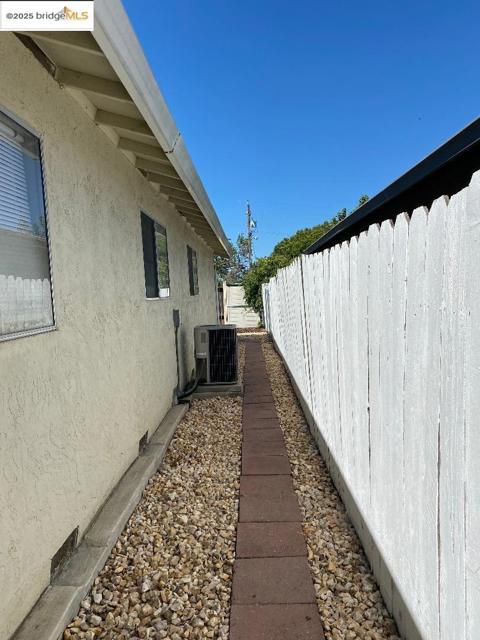 137 El Dorado Dr, Pittsburg CA: https://media.crmls.org/mediaz/0db01955-4a00-444d-bccd-06d1fbbcd354.jpg