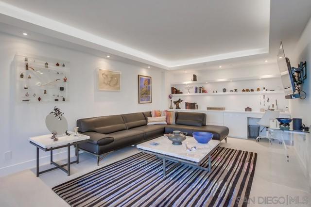 1750 Avenida Del Mundo, Coronado CA: https://media.crmls.org/mediaz/0db08ba1-bc16-46e6-88f9-b959f9f6d9e3.jpg
