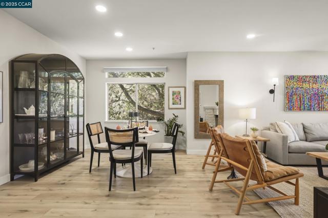 4701 Terra Granada Dr, Walnut Creek CA: https://media.crmls.org/mediaz/0db09159-c1fe-4204-a21a-656dd2ea2fc0.jpg