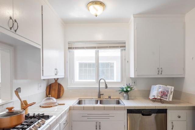 2225 Salisbury Way, San Mateo CA: https://media.crmls.org/mediaz/0db0c29c-2383-49ad-a20e-d85818afb65f.jpg
