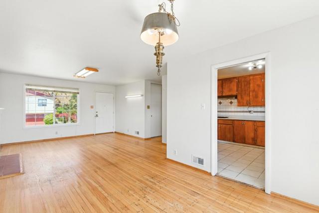 541 Diamond Avenue, South San Francisco CA: https://media.crmls.org/mediaz/0db0ca49-1d05-48bb-889b-07cbec490b01.jpg