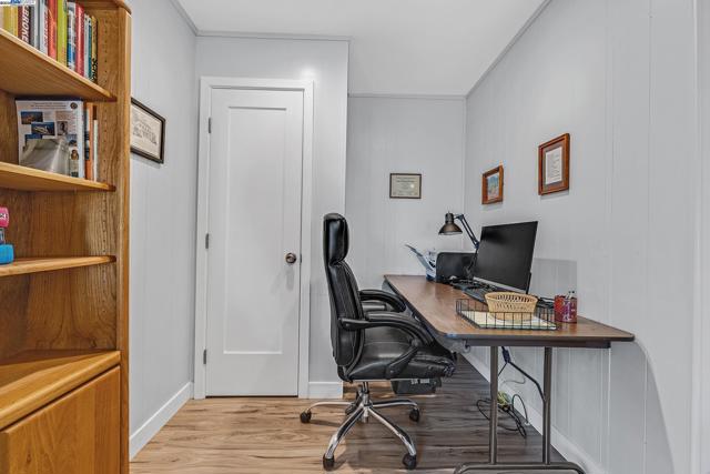 29360 Middleborough Way, Hayward CA: https://media.crmls.org/mediaz/0db126bd-3e0a-4d95-8395-1a9115649160.jpg
