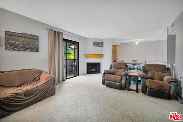 10220 De Soto Avenue, Chatsworth CA: https://media.crmls.org/mediaz/0db1653d-e5bf-4e35-8284-e118ca477682.jpg