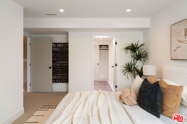 13245 Fiji Way, Marina del Rey CA: https://media.crmls.org/mediaz/0db17e20-ce29-4cac-b940-71ba25b44dd7.jpg