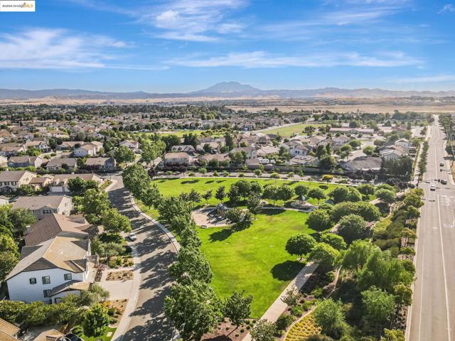 43 Sorrel Ct, Oakley CA: https://media.crmls.org/mediaz/0db17f51-0875-4df7-99ee-e26d3619ec30.jpg