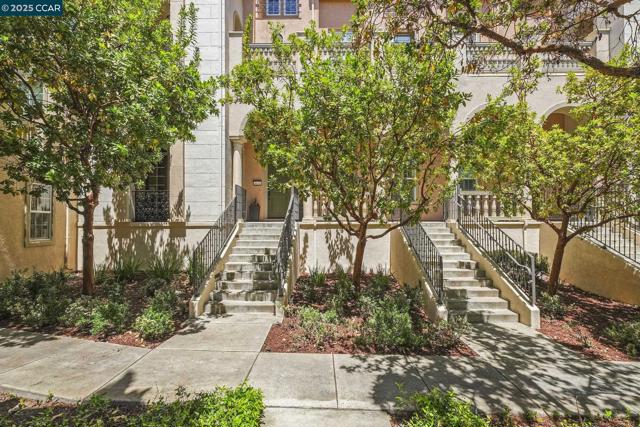 4650 Rimini Ct, Dublin CA: https://media.crmls.org/mediaz/0db28163-5d8d-42a2-8f04-f8eea5cc2a06.jpg