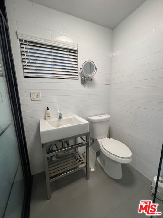 126 GALLEON Street, Marina del Rey CA: https://media.crmls.org/mediaz/0db29eb2-01b7-4c58-8bac-9cc0977ad72f.jpg