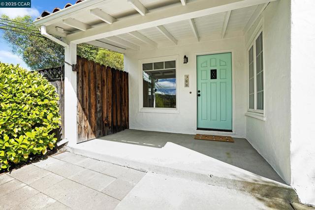 366 Ilo Lane, Danville CA: https://media.crmls.org/mediaz/0db2ae6b-6eff-4bf0-af44-cd526ec98de5.jpg