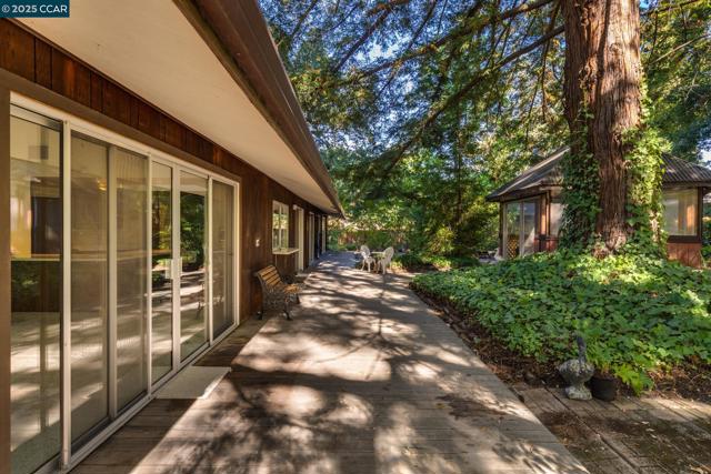 200 Lark Ln, Alamo CA: https://media.crmls.org/mediaz/0db2caa3-42de-46d8-a524-0b1f2c19e302.jpg