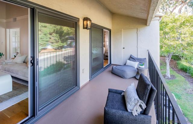 3156 Calle Viento, Carlsbad CA: https://media.crmls.org/mediaz/0db2ed76-0fa7-40dc-9078-1650edcb0863.jpg