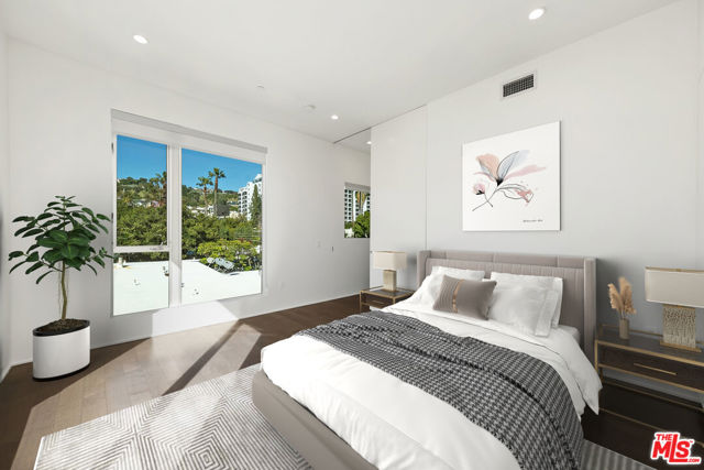 935 N San Vicente Boulevard, West Hollywood CA: https://media.crmls.org/mediaz/0db392d4-e5fa-4348-b4ff-dae9007e3d88.jpg