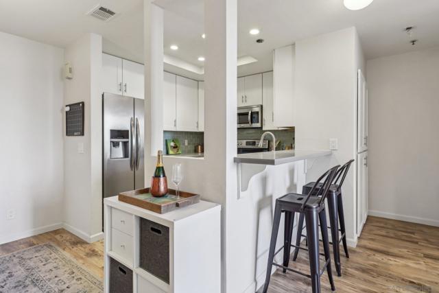 2445 Brant St, San Diego CA: https://media.crmls.org/mediaz/0db3ea1e-dc39-4304-8364-d1f965820330.jpg