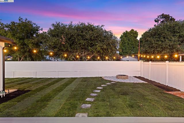 2656 Hilton St, Union City CA: https://media.crmls.org/mediaz/0db41fba-9ab9-40d4-9874-2e58ca8b6913.jpg