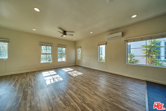 614 N Genesee Avenue, Los Angeles CA: https://media.crmls.org/mediaz/0db4357b-8810-4ef4-9d53-2f39f4d26525.jpg