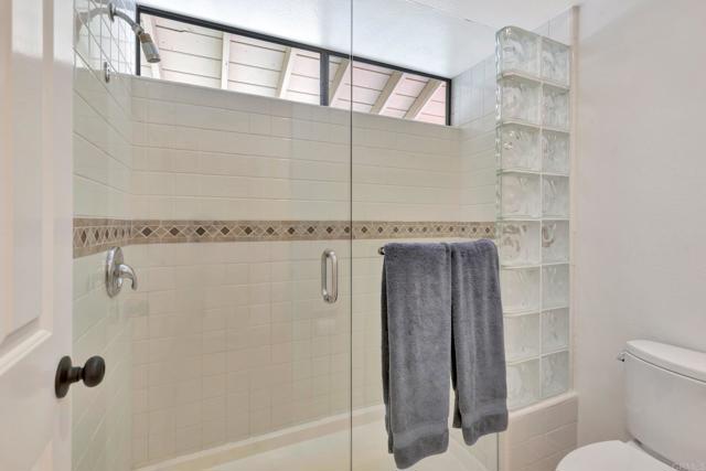 1211 Countrywood Lane, Vista CA: https://media.crmls.org/mediaz/0db44c57-9791-4da1-92c3-b3b742c24366.jpg