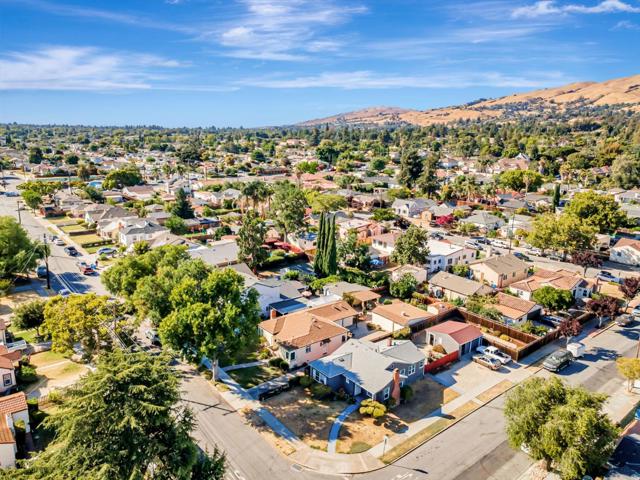 86 S Cragmont Avenue, San Jose CA: https://media.crmls.org/mediaz/0db49d6e-2121-4ac8-972a-5b7f7a118cc8.jpg