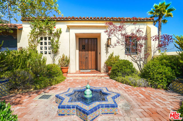 22800 Beckledge Terrace, Malibu CA: https://media.crmls.org/mediaz/0db51be1-f3b1-4190-ba40-ed03cb691e7f.jpg