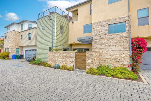 295 Chinquapin Ave, Carlsbad CA: https://media.crmls.org/mediaz/0db53ca8-4aed-44dd-b0ab-647db71d8f44.jpg