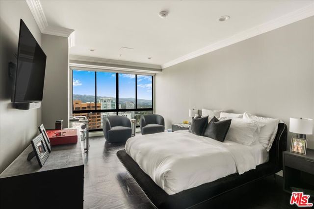 10490 Wilshire Boulevard, Los Angeles CA: https://media.crmls.org/mediaz/0db648fb-cf0e-45fb-8922-e598841b8a0a.jpg