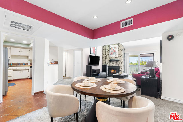 8162 Manitoba Street, Playa del Rey CA: https://media.crmls.org/mediaz/0db66434-20ea-4e83-9a14-0facc92a8788.jpg