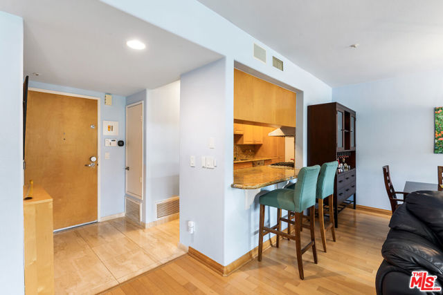 937 12th Street, 101 photo 6