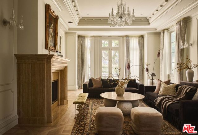 628 N Rodeo Drive, Beverly Hills CA: https://media.crmls.org/mediaz/0db6d650-e102-42a2-9314-bacbf01d1be4.jpg
